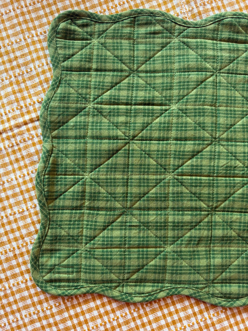 KATHERINE PLAID - Evergreen Scalloped Quilted Placemat
