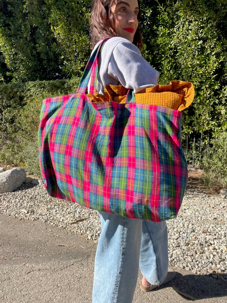 HOLLY PLAID Giant Tote Bag - Thumbnail 3
