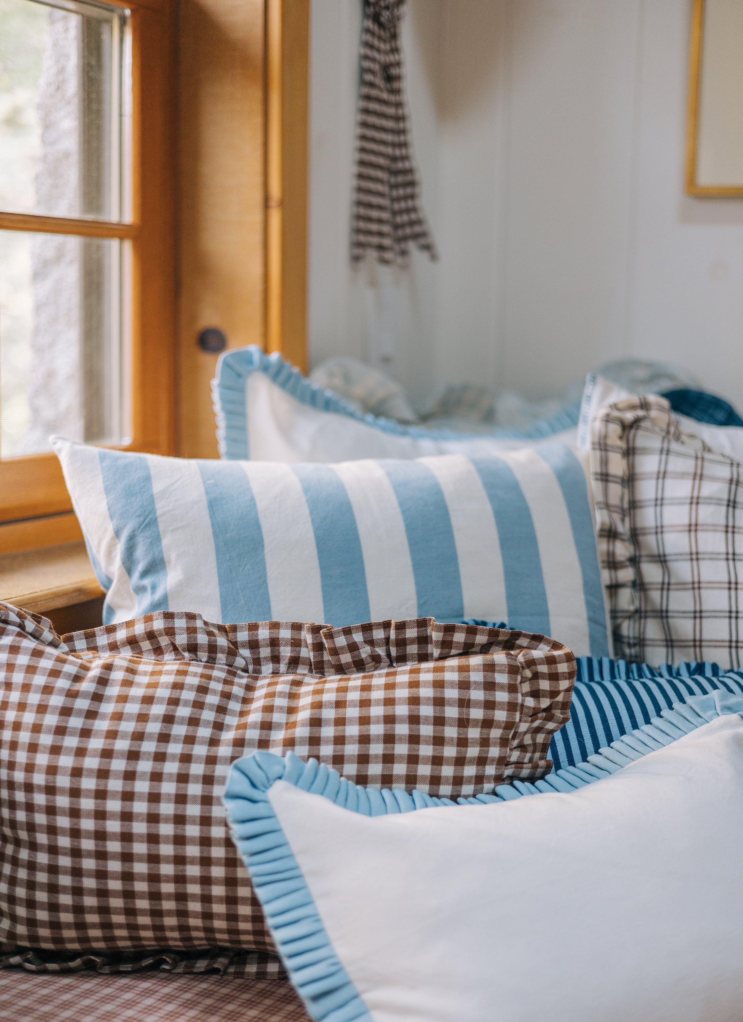 PEARL & BLUE Pleated Edge Pillow - Thumbnail 5