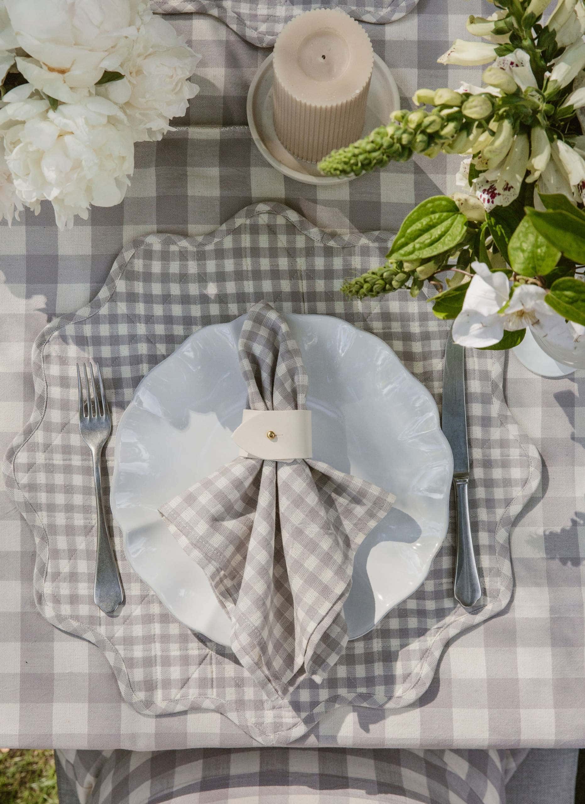 Mini Gingham Dove Quilted Scallop Edge Placemat - Thumbnail 2