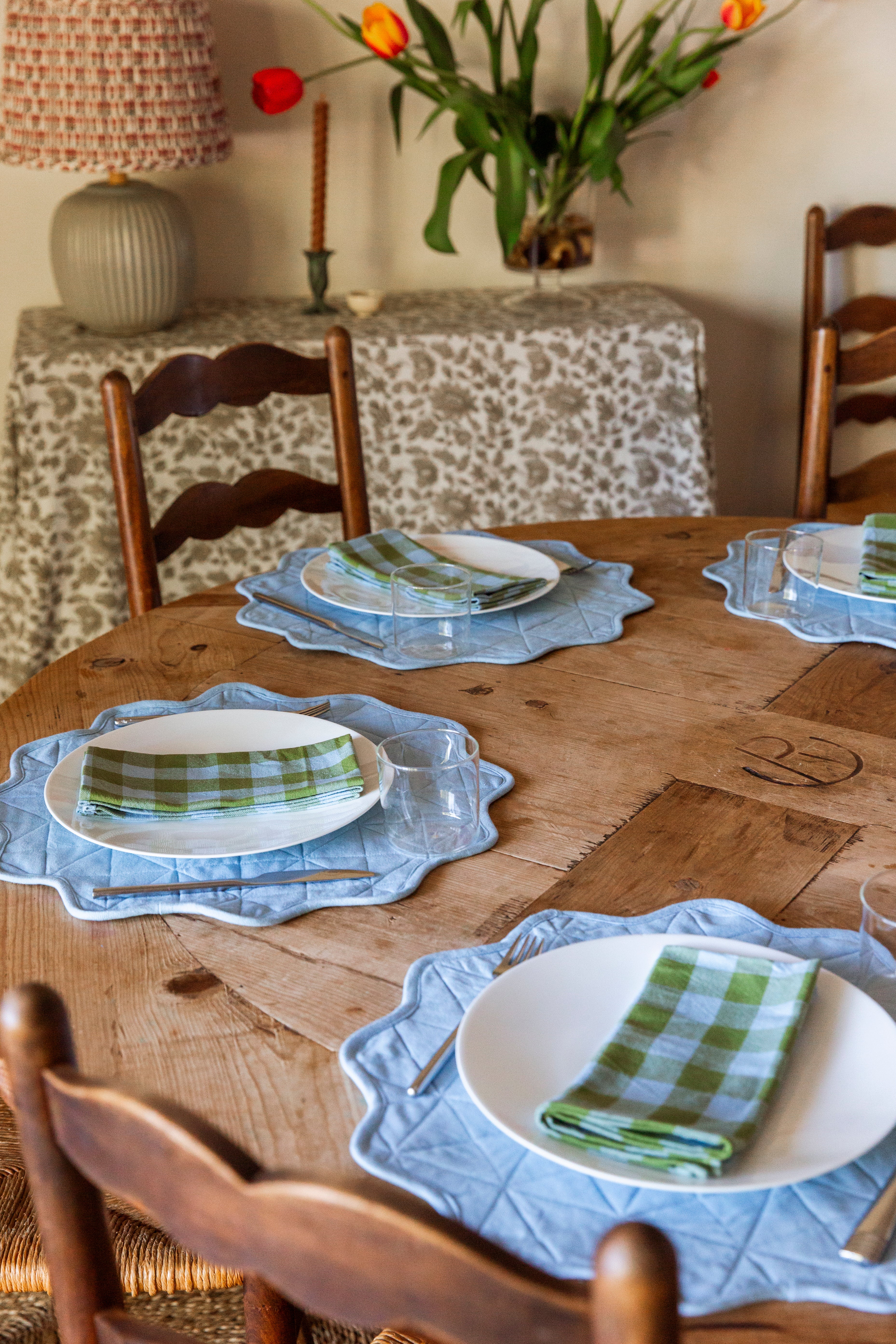 Solid Light Blue Quilted Scallop Edge Placemat - Thumbnail 4